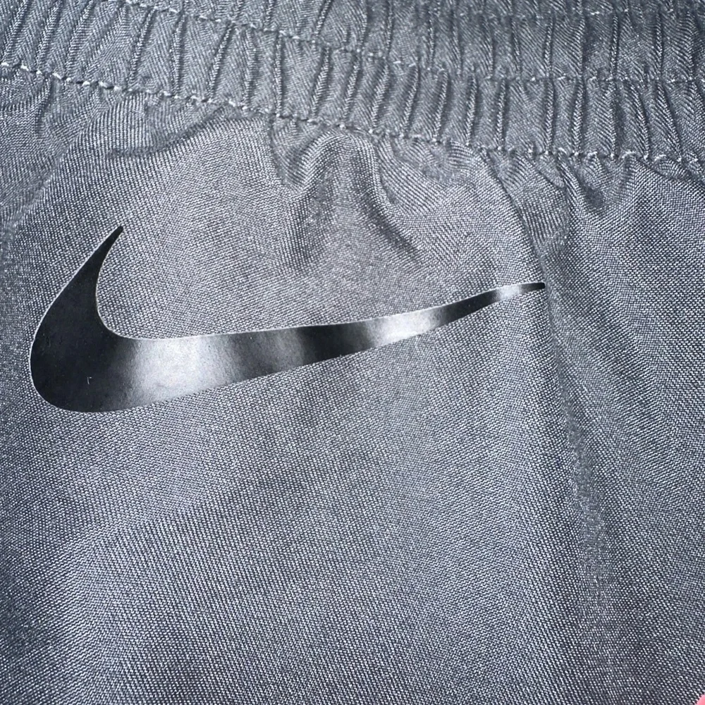 Nike Swim Men's JDI Swoosh 9" Iron Grey Volley Shorts (NESSC475-018) Size L - Picture 4 of 6